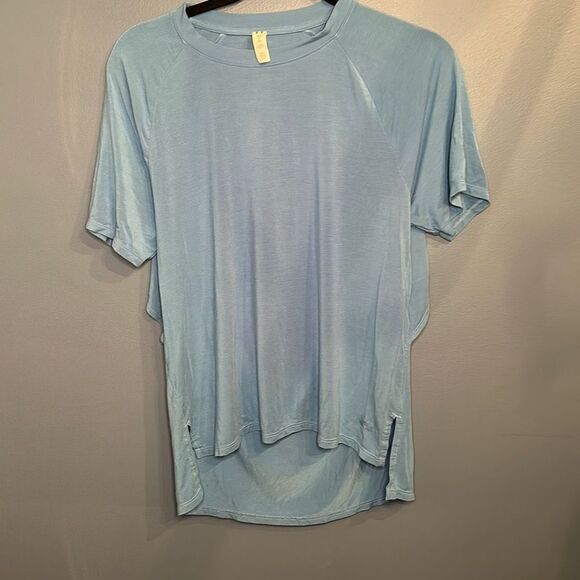Under Armour Tops - Under Armour Short Sleeve Open Back Blue Top Size Small
